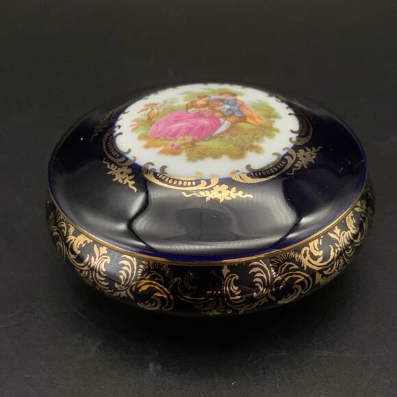 Limoges Castel France Blue Porcelain 22K Gold Trinket Box Courting Couple Vtg - Picture 1 of 11